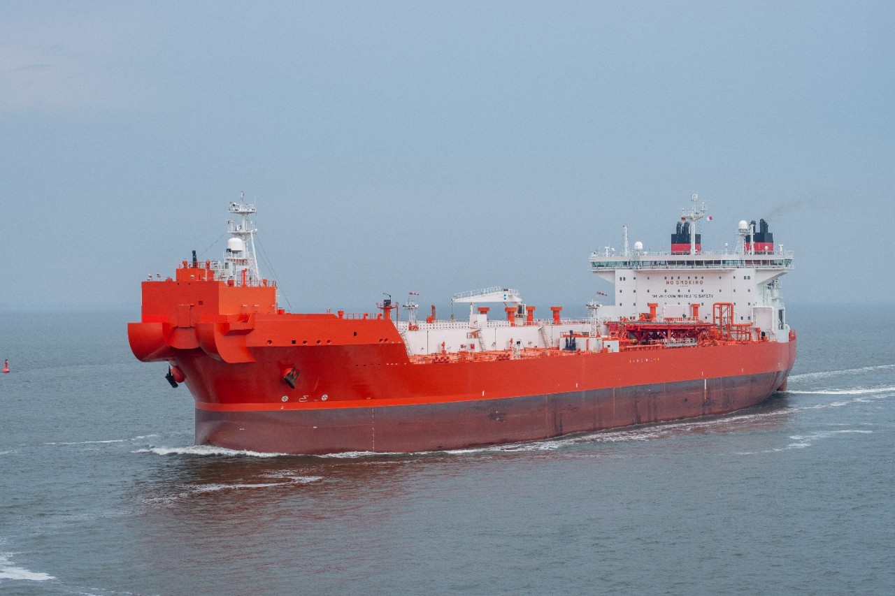 Shuttle tanker on Elbe river; Shutterstock ID 1632778024